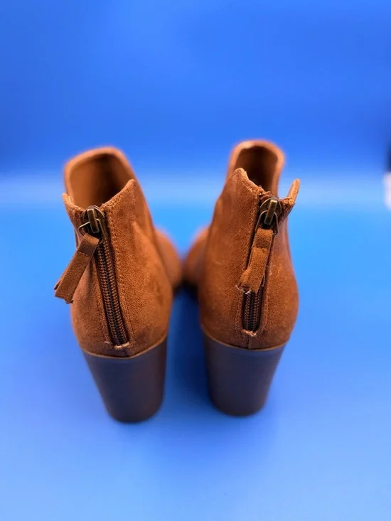 Forever 21 Faux Suede V-Cut Ankle Booties-Womens Size 8 - Picture 3 of 11